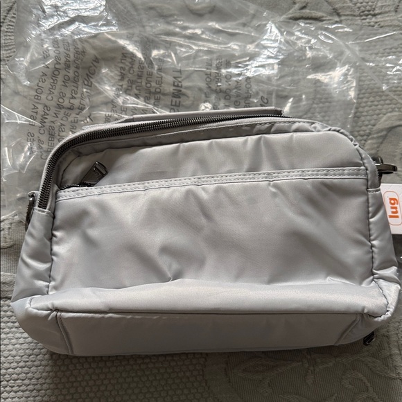 NWT Lug Scoop SE Crossbody Bag - Cloud Grey - Picture 2 of 7